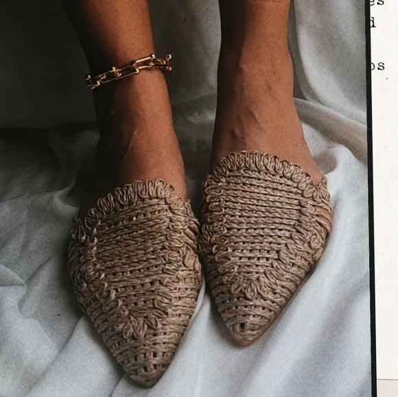 ๐จLAST PAIR// Taupe canvas Flats - Picture 3 of 9